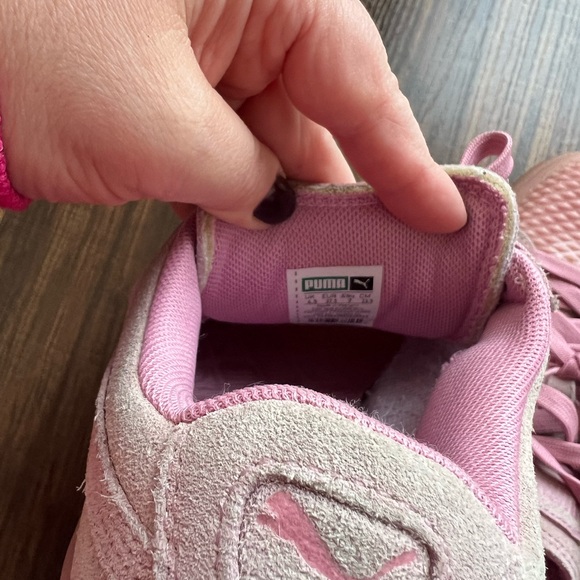 Puma shoes in size 7 - Picture 4 of 5